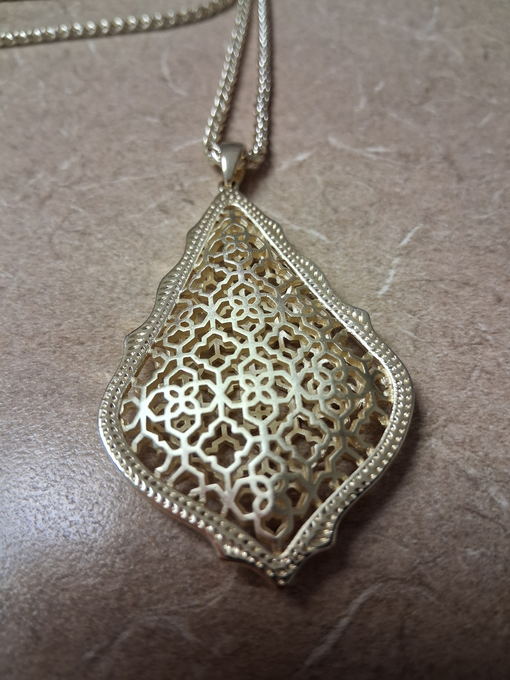 Gold Filigree Teardrop Pendant Necklace - Elegant Women's Jewelry